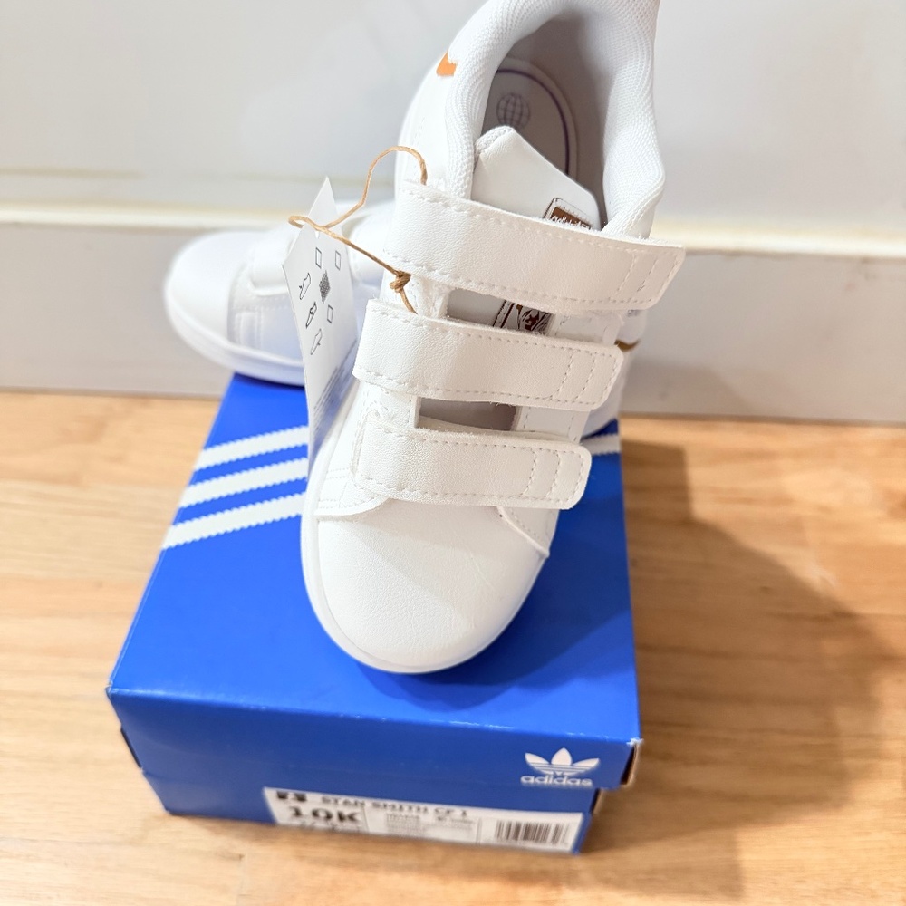 NEW Adidas Stan Smith Kids 10K (White) – Never Worn